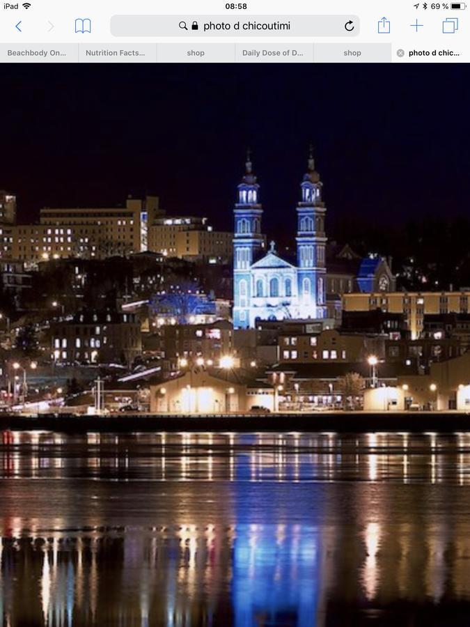 Auberge Centre Ville Chicoutimi Exteriör bild